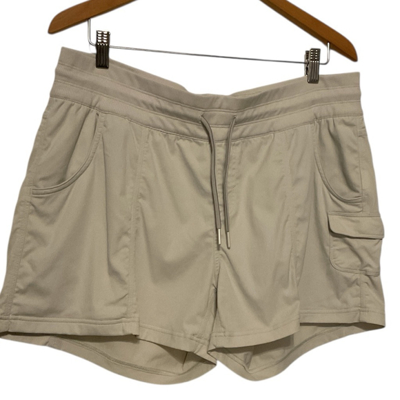 The North Face khaki beige cargo pocket tech material drawstring Shorts XL - Picture 4 of 13